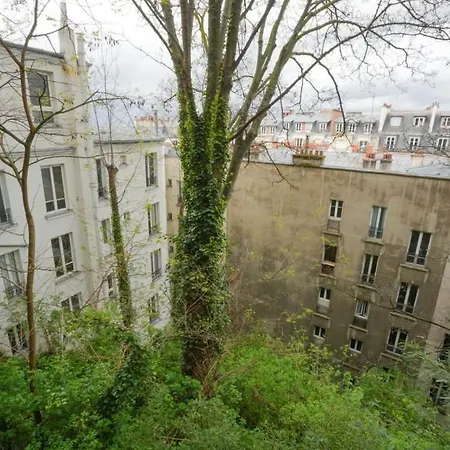 Daire Typical In Montmartre *
